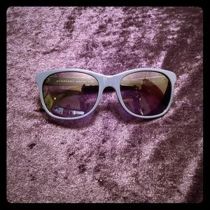 Burberry sunglasses in blue!